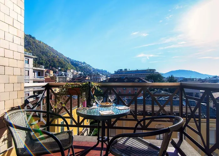 & The Como